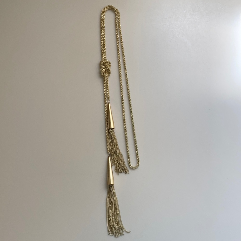 Kendra Scott necklace